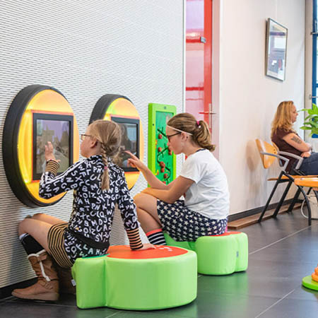sistema de juego interactivo para niños en la sala de espera del médico