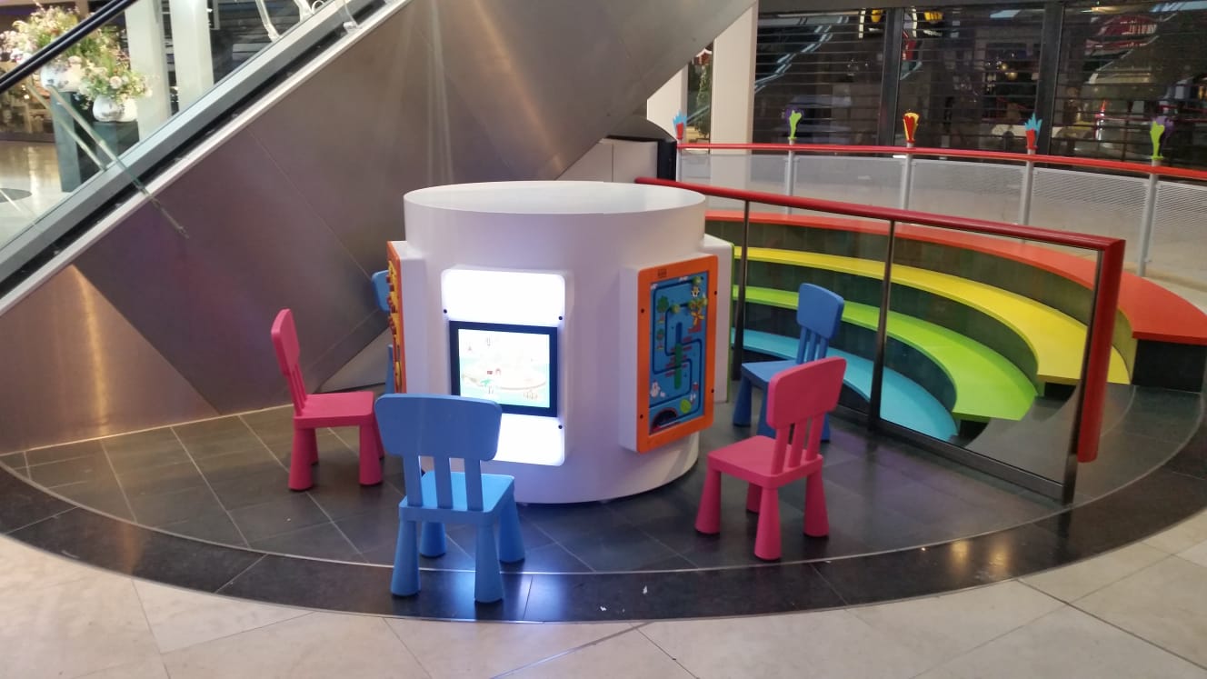 Rincón de juegos IKC para niños en el centro comercial Alexandrium de Rotterdam