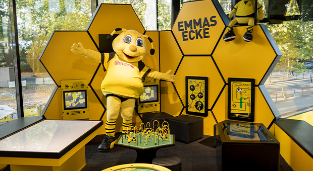 Rincón de juegos para niños del Borussia Dortmund en la tienda para aficionados