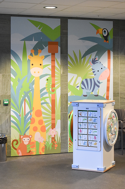Rincón de juegos IKC con temática de selva safari en el hospital de Zuyderland